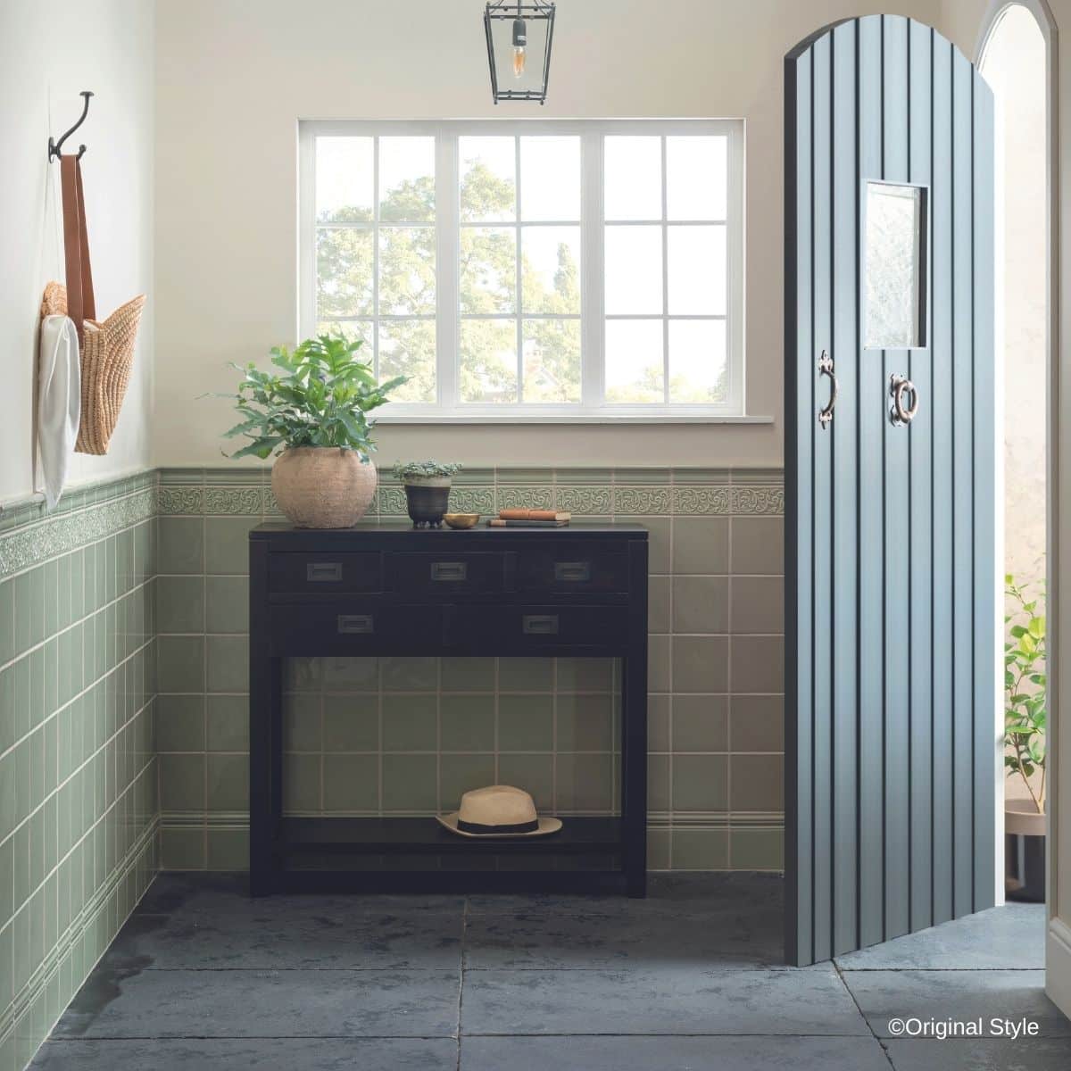Fliesenbord&uuml;re im Flur