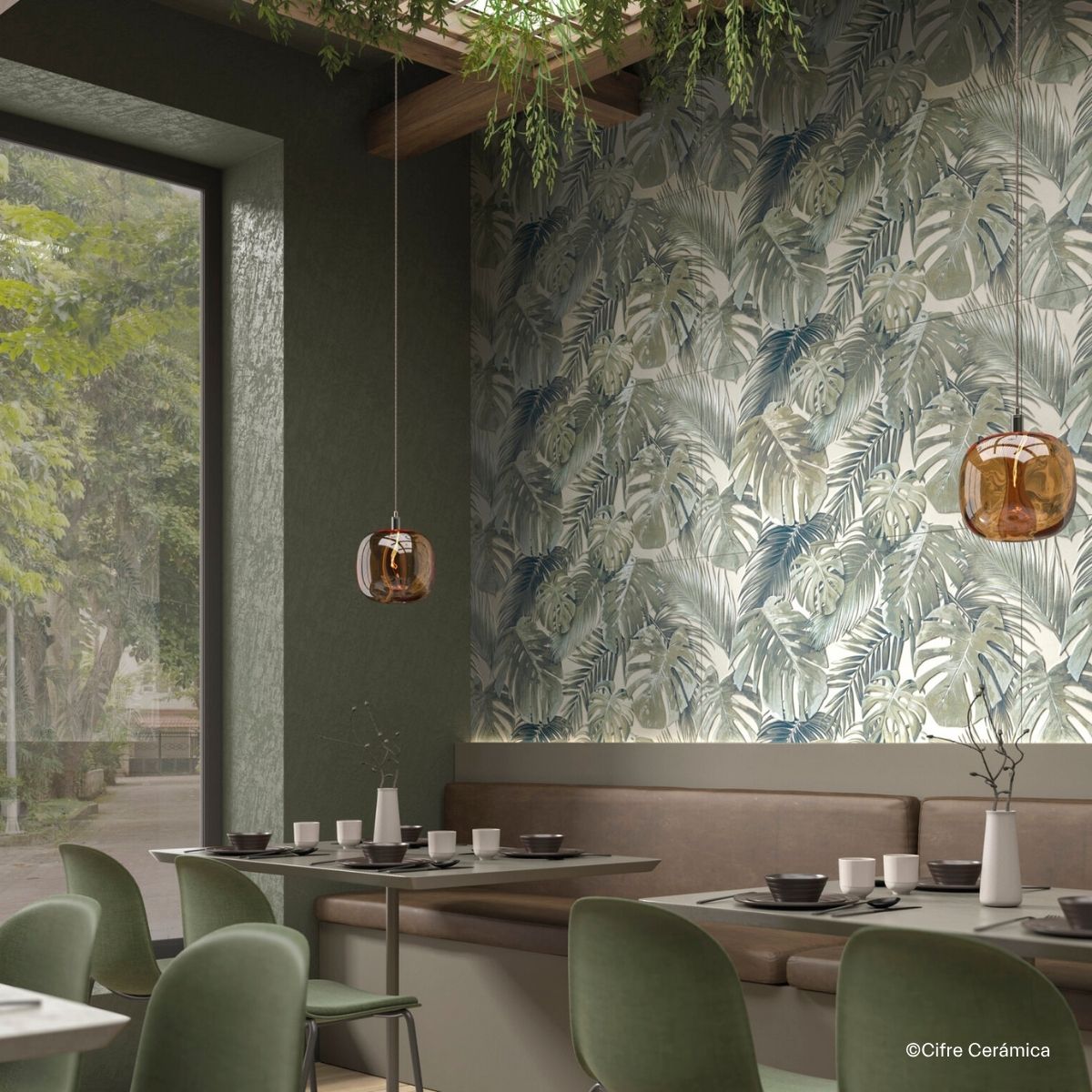 cifre-ceramica-garden Café mit vollflächigem Fliesenbild aus Cifre Ceramica Fliesen der Serie Garden, die ein grünes Pflanzen-Muster zeigt