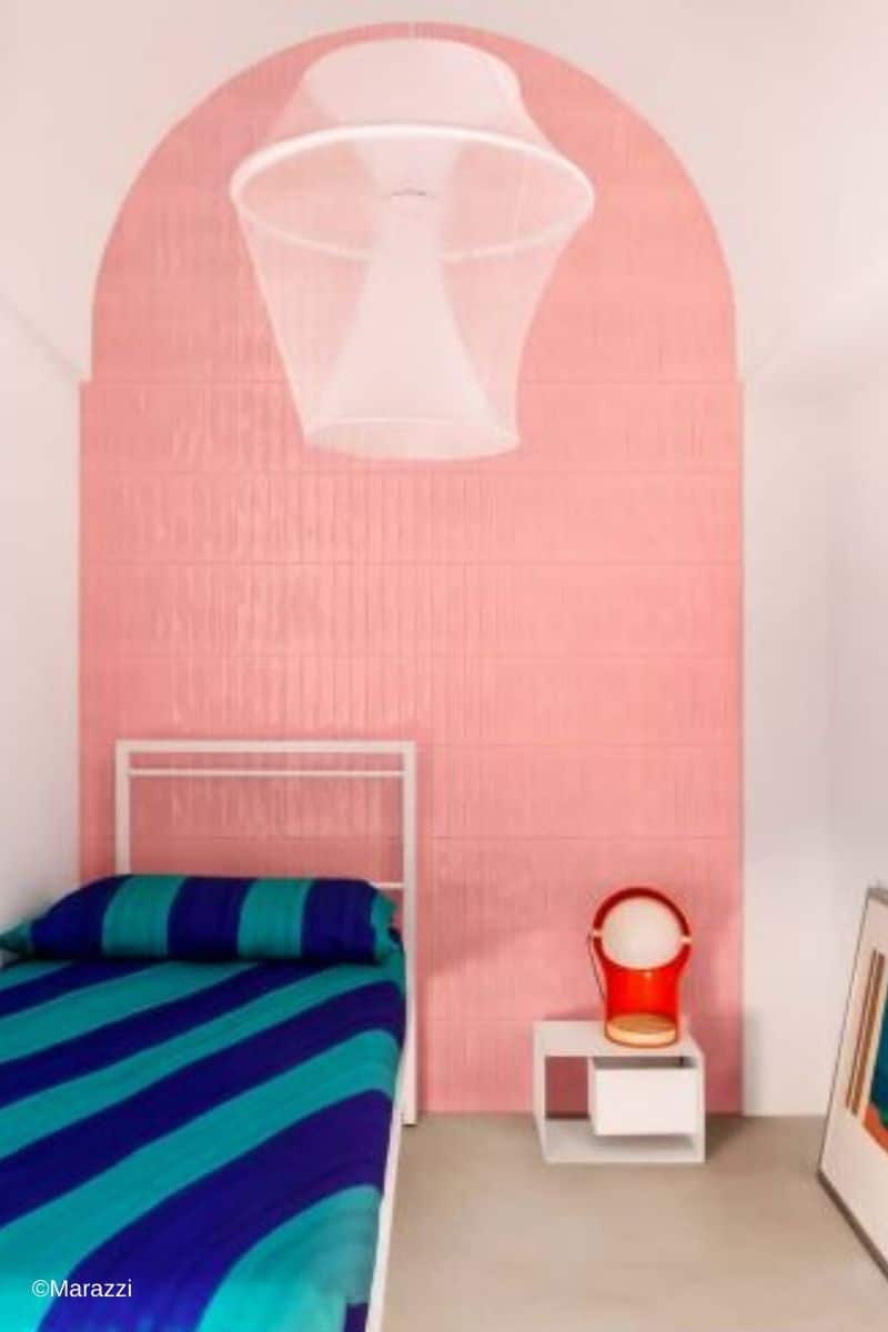 Bunte Fliesen von Marazzi in Rosa in einem Kinderzimmer