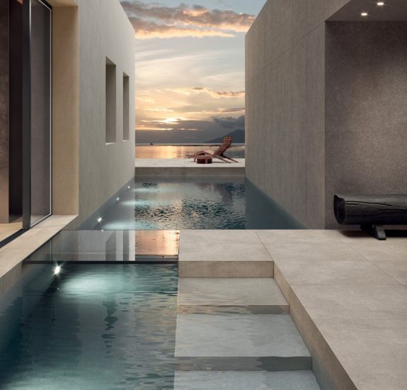 moderne Pool-Fliesen aus der Serie Arketipo von Cotto d'Este