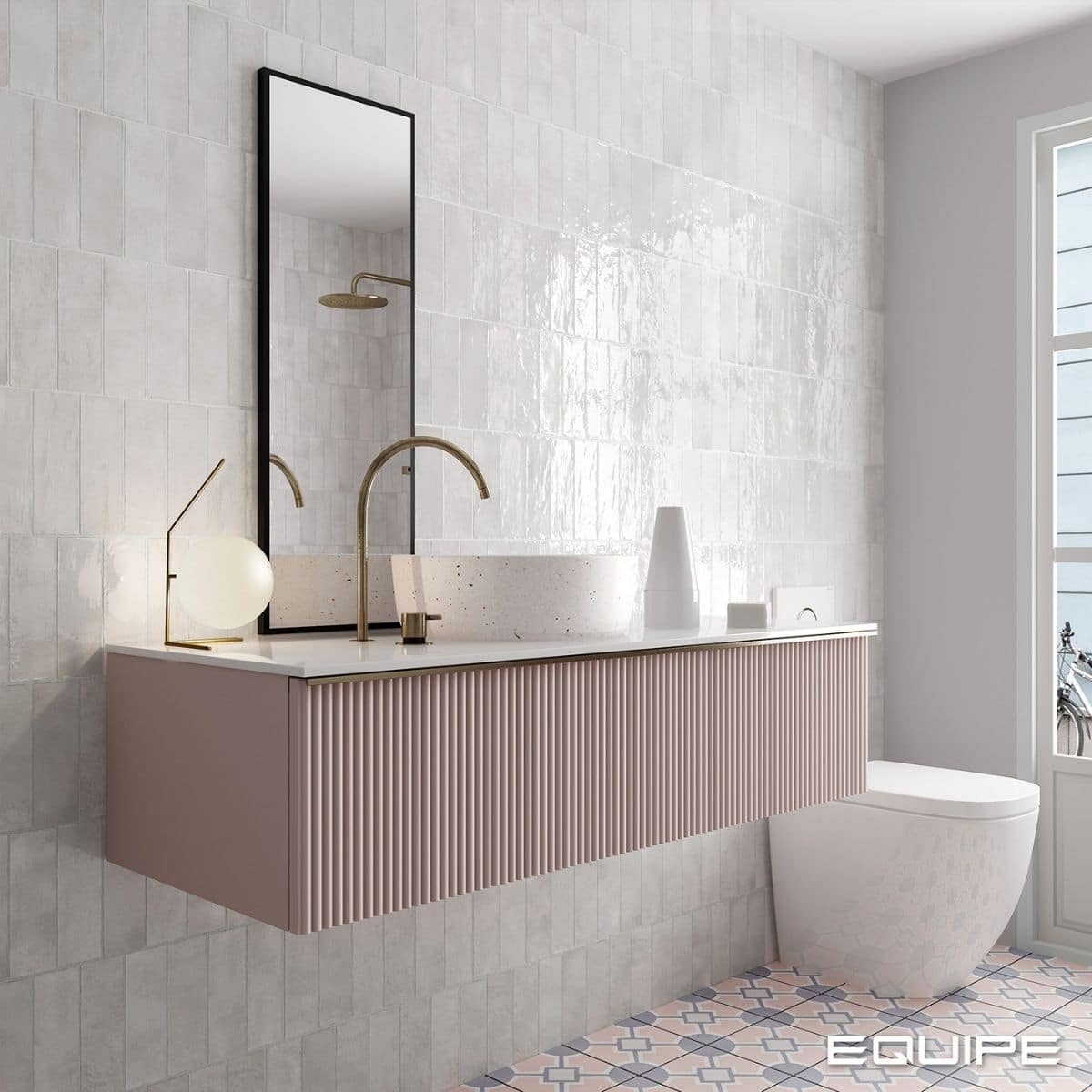 Kleines Gäste-WC in einem pinken / rosanem Farbschema