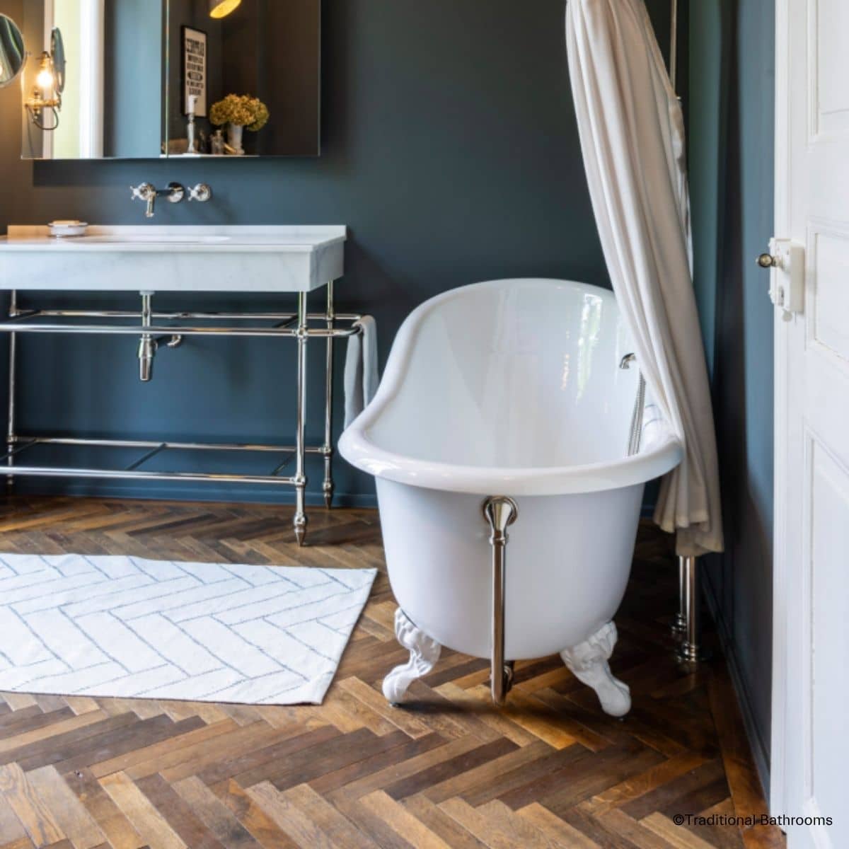 traditional-bathrooms-kent Altbau Badezimmer mit Badewanne mit Klauenfüßen