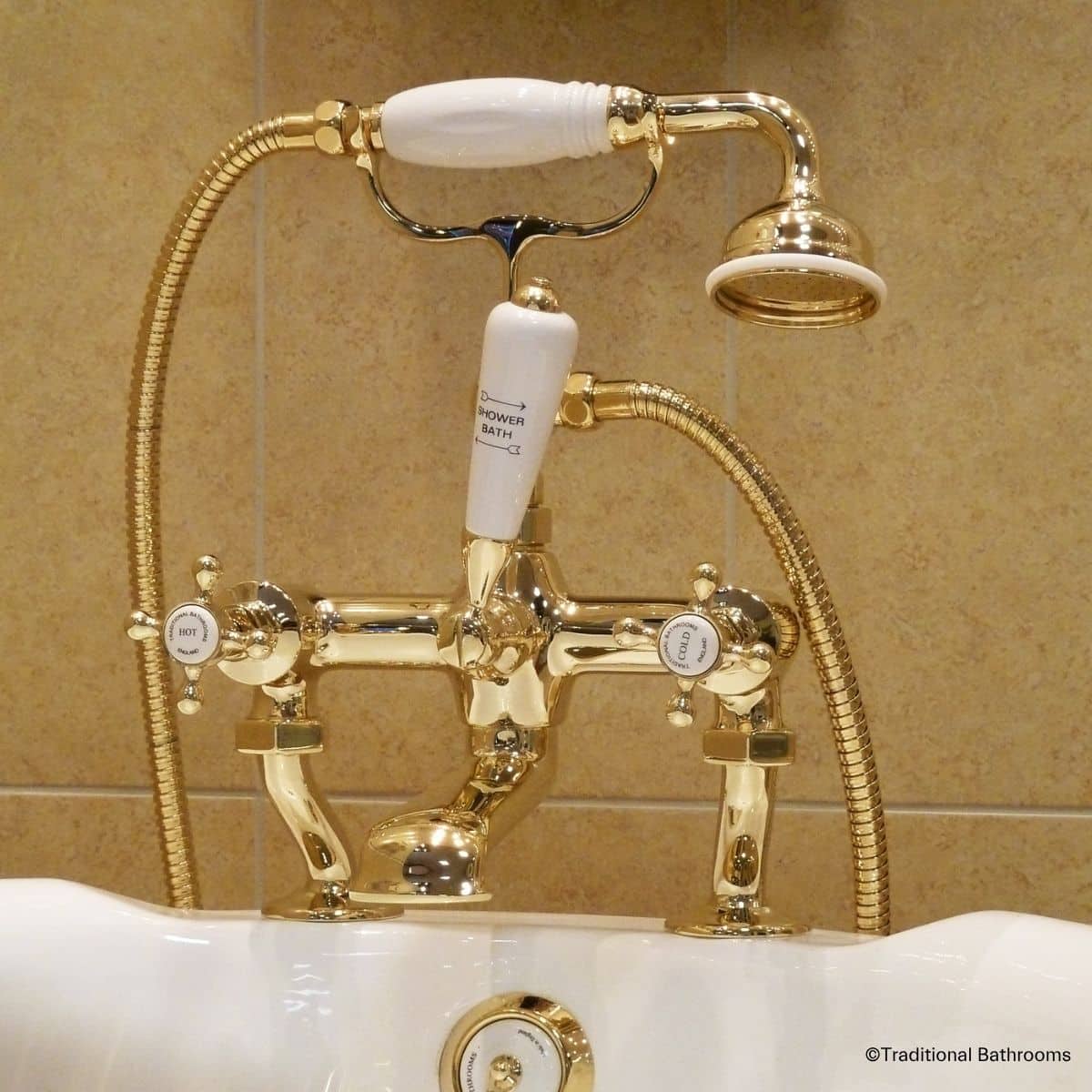 traditional-bathrooms-london-armatur Altbau Badezimmer mit goldener Badewannen-Armatur