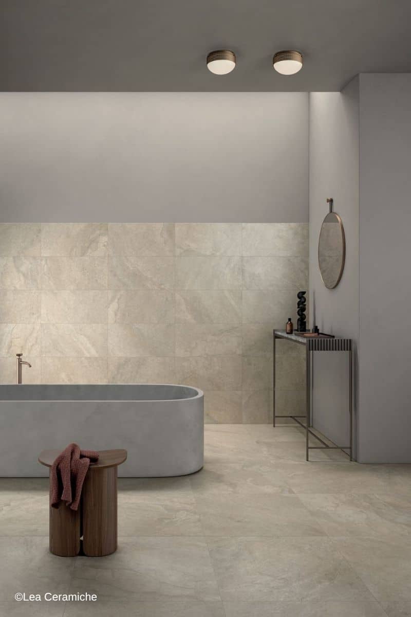 schlichtes beiges Bad mit Lea Ceramiche Fliesen aus der Serie Anthology