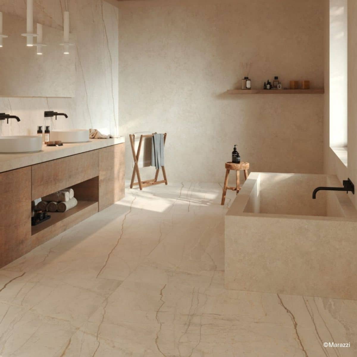 modern-minimalistisches Bad in Beige, gestaltet mit Fliesen der Serie Grande Stone Look in Beige von Marazzi