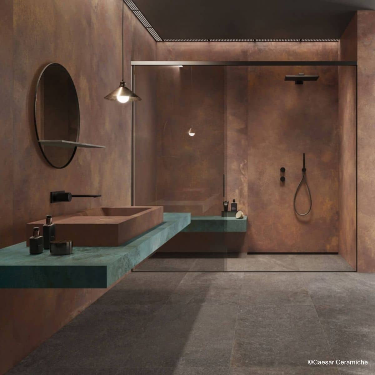 caesar-ceramiche-alchemy Industrial Style Dusche gestaltet in rostfarbenen Metalloptik-Fliesen der Kollektion Alchemy von Caesar Ceramiche